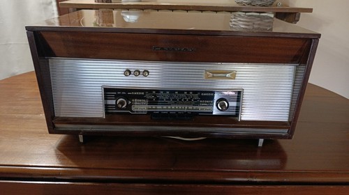 Radio giradischi vintage con
